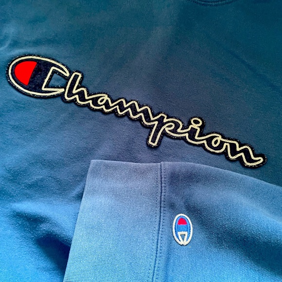 Champion crew neck sweatshirt in EUC. Size M - Picture 4 of 6
